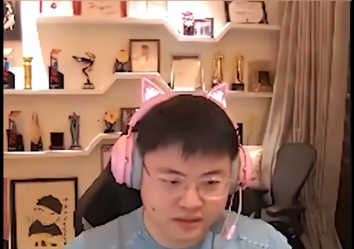  表现优异首场状态出色，DWG观众沸腾！，Uzi重返赛场观众掌声雷动